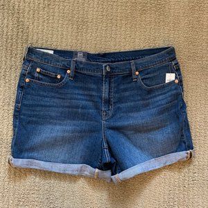 Gap 5" Mid Rise Denim Shorts with Washwell